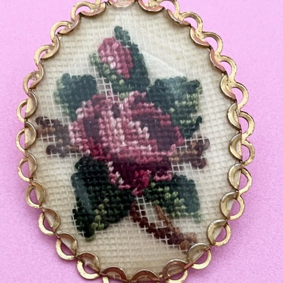 Vintage PETIT POINT BROOCH & Screw Back Earrings, Hand Embroidered Brooch, Roses - Picture 3 of 6